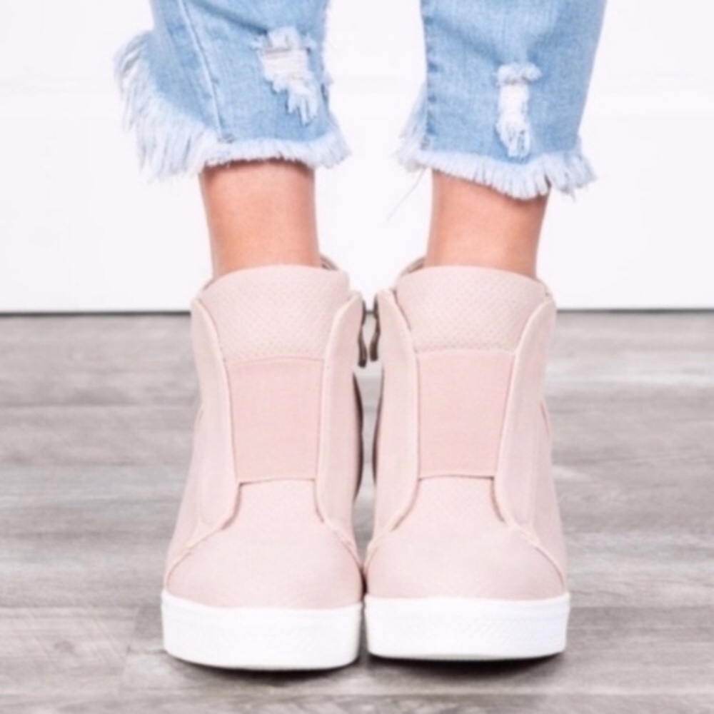 πHPπ NIB Blush Pink Sneaker Wedges π - Picture 2 of 8